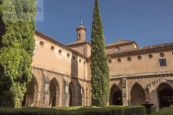 Spanien  Autonome Gemeinschaft Aragonien  Kreuzgang des Zisterzienserklosters Monasterio de Piedra