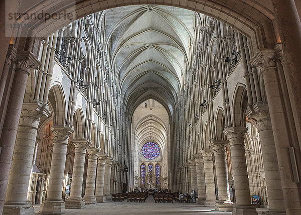 Frankreich  Aisne  Laon  Jakobsweg  Kirchenschiff der Kathedrale Notre-Dame