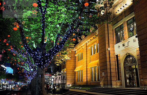 China  Shanghai  Huaihai-Straße  städtisches Gebäude und Weihnachtsbeleuchtung