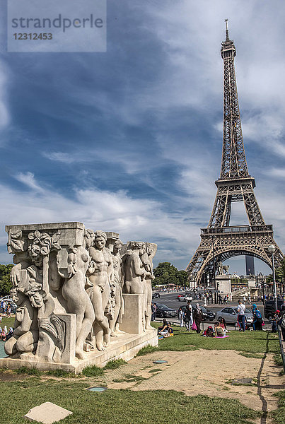 Frankreich  Ile de France  Paris  16. Bezirk  der Eiffelturm von den Trocadero-Gärten aus