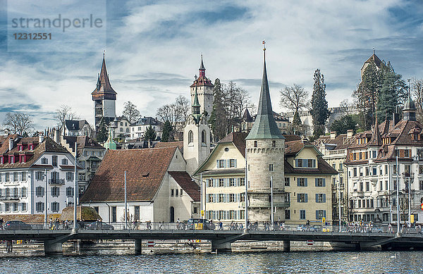 Schweiz  Luzern  alte Stadt am Ufer des Vierwaldstättersees