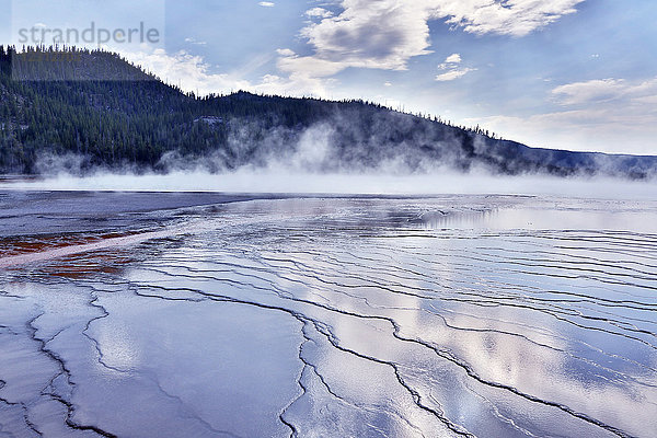 USA. Wyoming. Yellowstone Park. Midway Geysir-Becken. Grand Prismatic Spring.