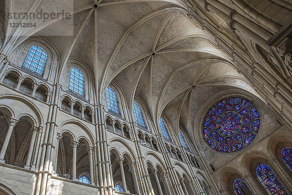 Frankreich  Aisne  Laon  Jakobsweg  Hauptschiff der Kathedrale Notre-Dame