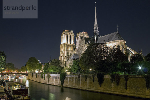 Frankreich  Paris bei Nacht: Notre-Dame.