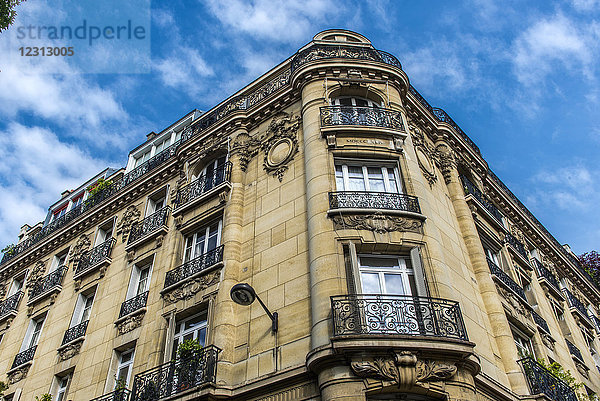 Frankreich  Paris  6. Bezirk  Haussman'sches Gebäude an der Ecke Rue Montparnasse und Rue de Cice