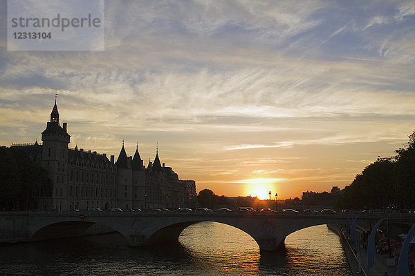 Frankreich  Paris  Sonnenuntergang in der Conciergerie und auf der Pont au Change.