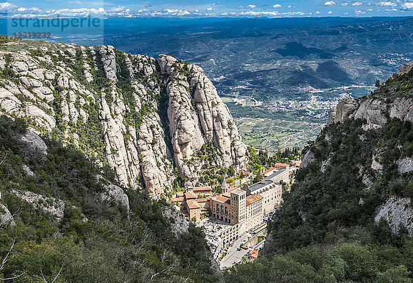 Spanien  Katalonien  Naturpark Montserrat  Blick von der Standseilbahn des Benediktinerklosters Sant-Joan