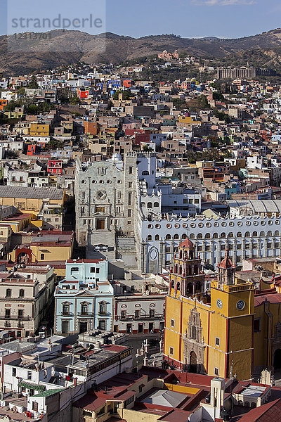 Mexiko  Staat Guanajuato   Guanajuato. Gesamtansicht Panorama von der Statue Pipilla  Basilika und Universität