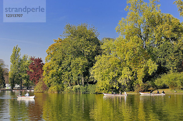Frankreich  Paris  Bois de Vincennes  Kanufahren auf dem See