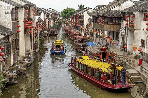 China  Suzhou  Bootsfahrt auf einem Kanal