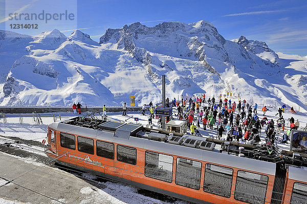 Schweiz  Kanton Waadt  Skigebiet Zermatt  Bahnhof Gornergrat
