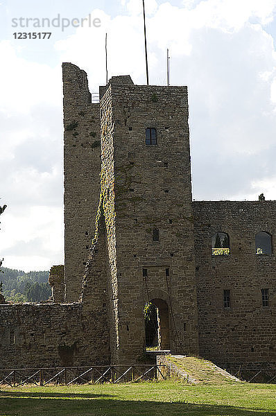 Europa  Italien  Toskana  Poppi  Schloss von Romena in Casentino.