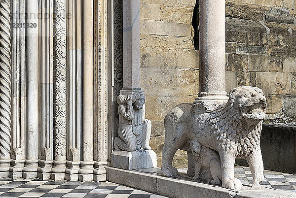 Italien  Lombardei  Bergamo  Città Alta  Detail der Fassade der Basilika Santa Maria Maggiore