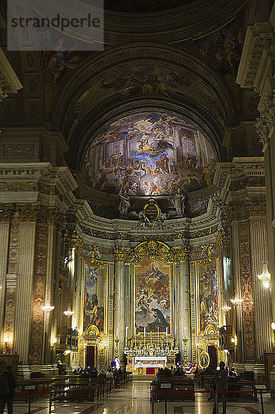 Europa. Italien  Rom  Barockkirche S. Ignazio  mit Fresken von Andrea Pozzo und dem Grab des Heiligen Luigi Gonzaga.