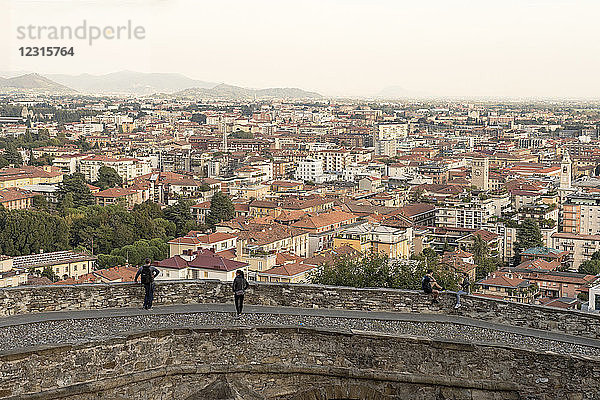 Italien  Lombardei  Bergamo  Stadtbild von Città Bassa von den alten Mauern aus