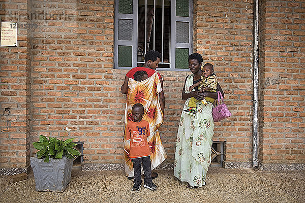 Ruanda  Nyamata  Mutter und Sohn