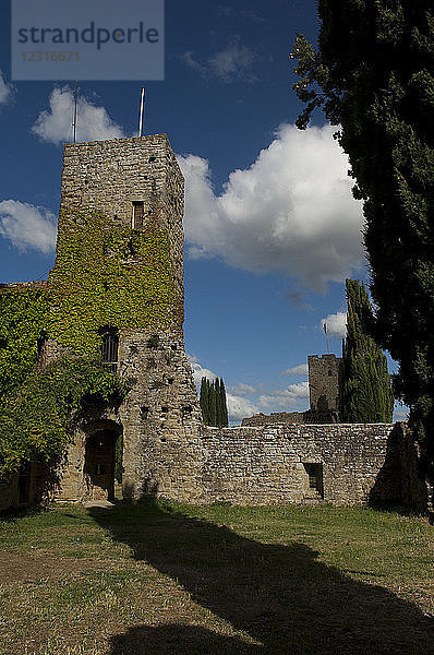 Europa  Italien  Toskana  Poppi  Schloss von Romena in Casentino.