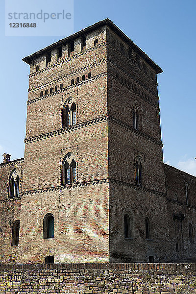 Das Visconti-Schloss in der Stadt Pandino beherbergt heute das Rathaus und die Bibliothek.