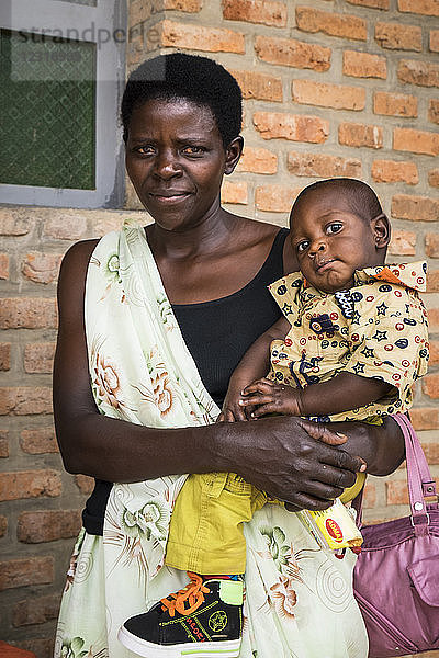 Ruanda  Nyamata  Mutter und Sohn