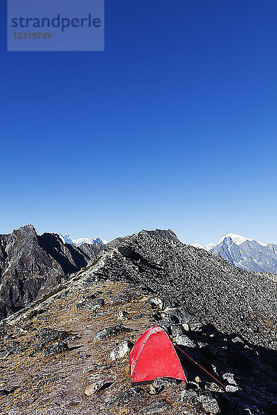 Zelt auf der Ama Dablam  Sagarmatha-Nationalpark  UNESCO-Weltkulturerbe  Khumbu-Tal  Nepal  Himalaya  Asien