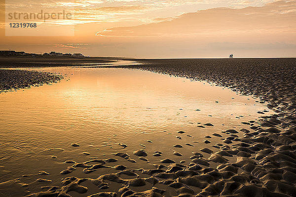Camber Sands Strand bei Sonnenaufgang  East Sussex  England  Vereinigtes Königreich  Europa