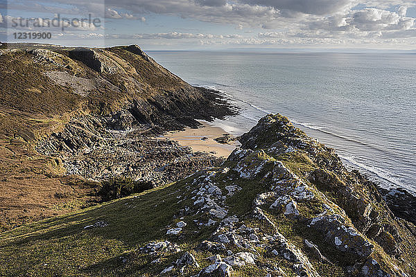 Blick auf East Cliff Beach  Gower-Halbinsel  Südwales  Vereinigtes Königreich  Europa