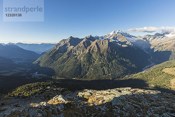 Monte Disgrazia vom Valle di Chiareggio aus gesehen  Malenco-Tal  Provinz Sondrio  Valtellina  Lombardei  Italien  Europa