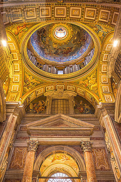 Deckendetail der Kleinen Kuppel  Petersdom  Vatikanstadt  Rom  Latium  Italien  Europa