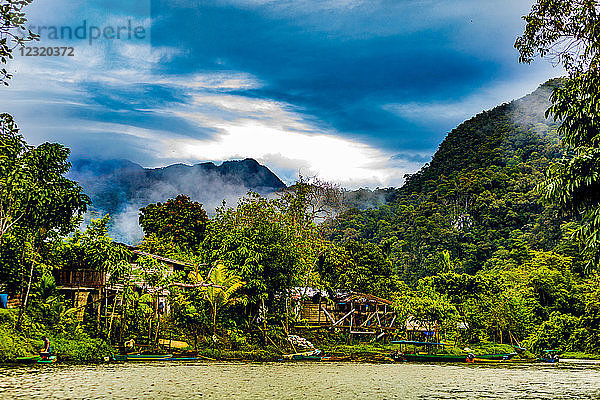 Landschaften im Gunung Mulu Nationalpark in Borneo  Malaysia  Südostasien  Asien