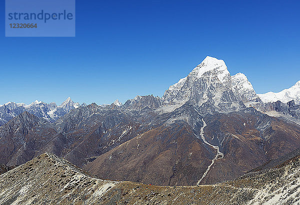 Zelt auf der Ama Dablam mit Tobuche  6495m  Sagarmatha National Park  UNESCO Weltkulturerbe  Khumbu Tal  Nepal  Himalaya  Asien