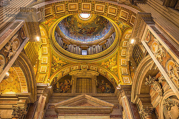 Deckendetail der Kleinen Kuppel  Petersdom  Vatikanstadt  Rom  Latium  Italien  Europa