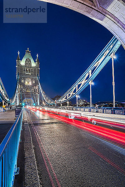 Tower Bridge bei Nacht  Southwark  London  England  Vereinigtes Königreich  Europa