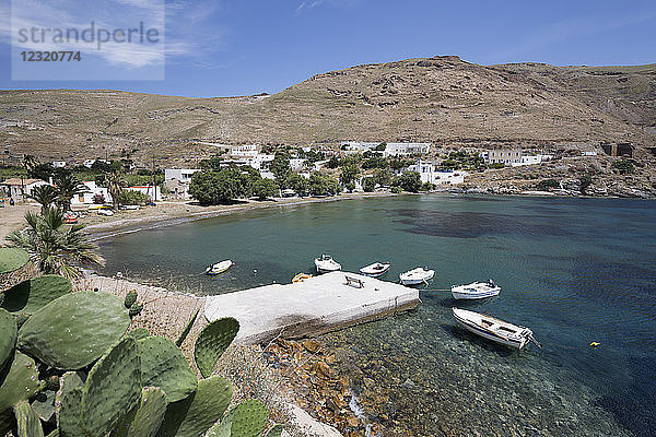 Blick über Megalo Livadi an der Westküste der Insel  Serifos  Kykladen  Ägäisches Meer  Griechische Inseln  Griechenland  Europa