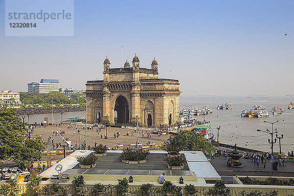 Blick auf das Gateway of India  Mumbai  Maharashtra  Indien  Asien