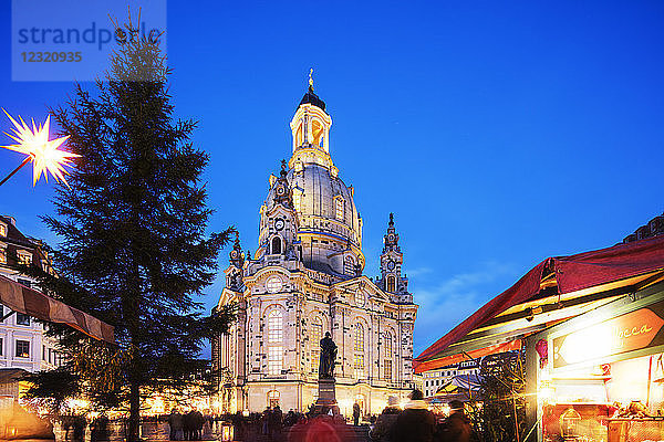 Neumarkt  Frauenkirche und Statue von Martin Luther  Dresden  Sachsen  Deutschland  Europa