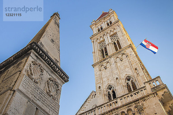 Kathedrale des Heiligen Laurentius in der Altstadt von Trogir  UNESCO-Weltkulturerbe  Kroatien  Europa