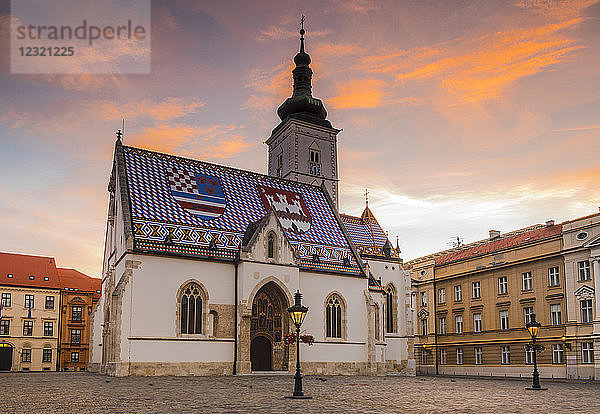 Markuskirche am Marktplatz in der Morgendämmerung  Regierungsviertel  Oberstadt  Zagreb  Kroatien  Europa
