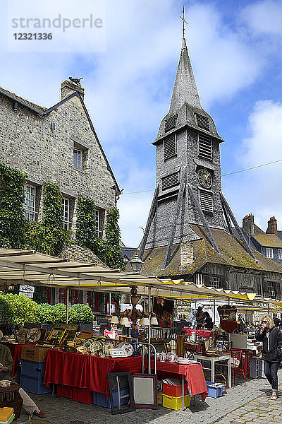 Flohmarkt (Brocante)  Place St Catherine  Honfleur  Calvados  Basse Normandie (Normandie)  Frankreich  Europa