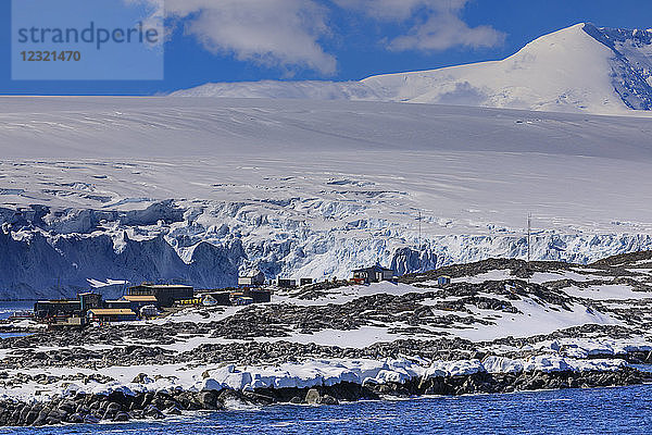 Palmer Station  ganzjährige US-Basis  Gletscher- und Bergkulisse  Anvers Island  Antarktische Halbinsel  Antarktis  Polarregionen