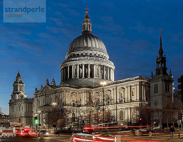 St. Paul's Kathedrale Dämmerung  London  England  Vereinigtes Königreich  Europa