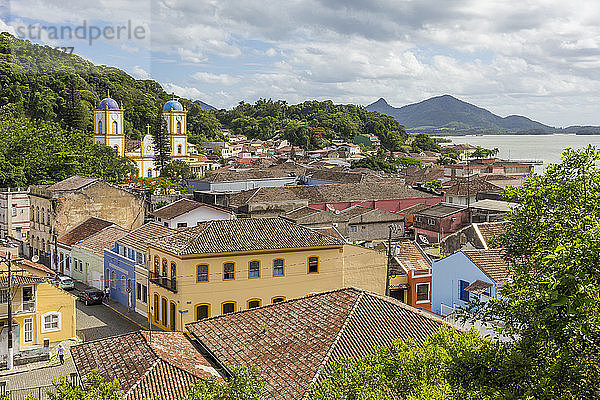 Blick vom städtischen Umweltpark über das historische Zentrum  Sao Francisco do Sul  Santa Catarina  Brasilien  Südamerika
