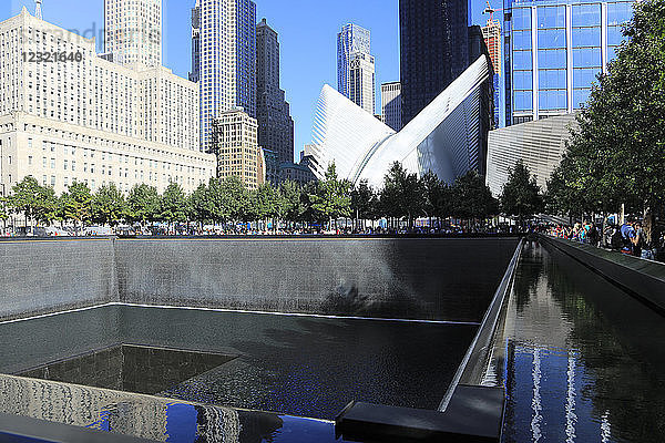 National September 11  9/11 Memorial  Oculus  World Trade Center  Financial District  Manhattan  New York City  Vereinigte Staaten von Amerika  Nordamerika