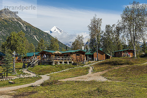 Redoubt Mountain Lodge am Crescent Lake  Lake Clark National Park and Preserve  Alaska  Vereinigte Staaten von Amerika  Nord-Amerika