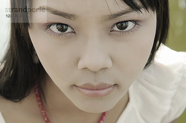 Nahaufnahme des Gesichts einer asiatischen jungen Frau; Mandalay  Myanmar