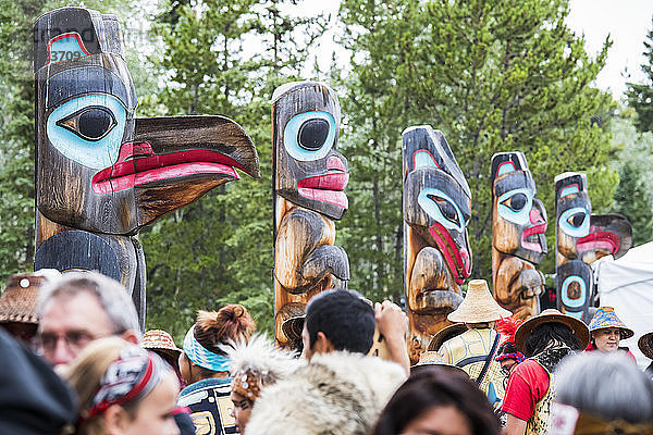 Menschen bei der Tlingit-Feier; Teslin  Yukon  Kanada