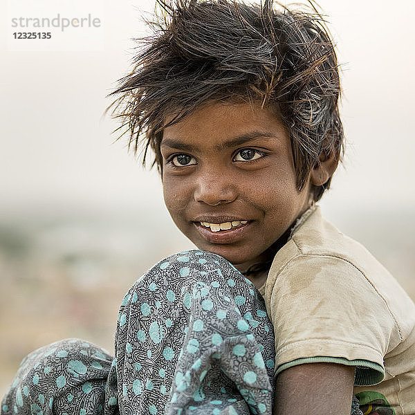Porträt eines kleinen Jungen; Jaisalmer  Rajasthan  Indien