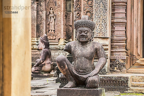 Statue eines Dvarapala-Torwächters  Banteay Srei; Angkor  Siem Reap  Kambodscha