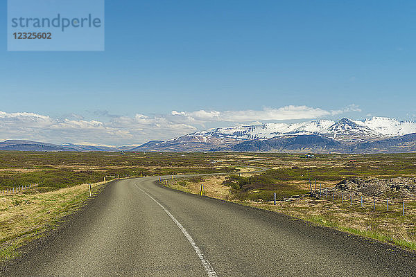 Blick entlang der Straße von der Halbinsel Snaefellsnes nach Borgarnes; Island