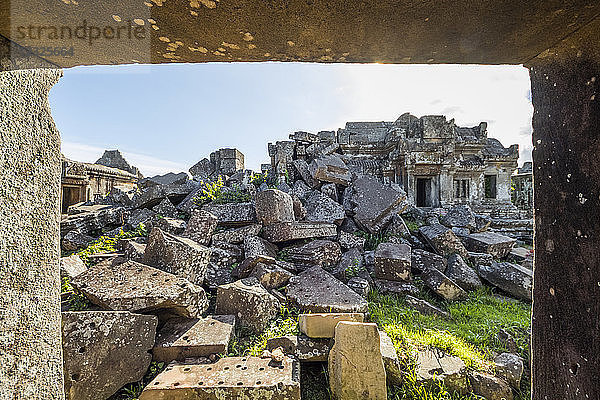 Ruinen des Hauptheiligtums  gesehen von der Ostgalerie von Gopura I  Preah Vihear-Tempel; Preah Vihear  Kambodscha