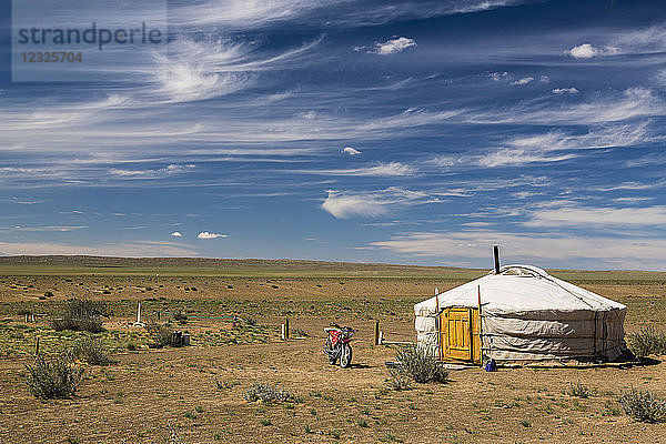 Ger in der Wüste Gobi; Ulaanbattar  Ulaanbaatar  Mongolei